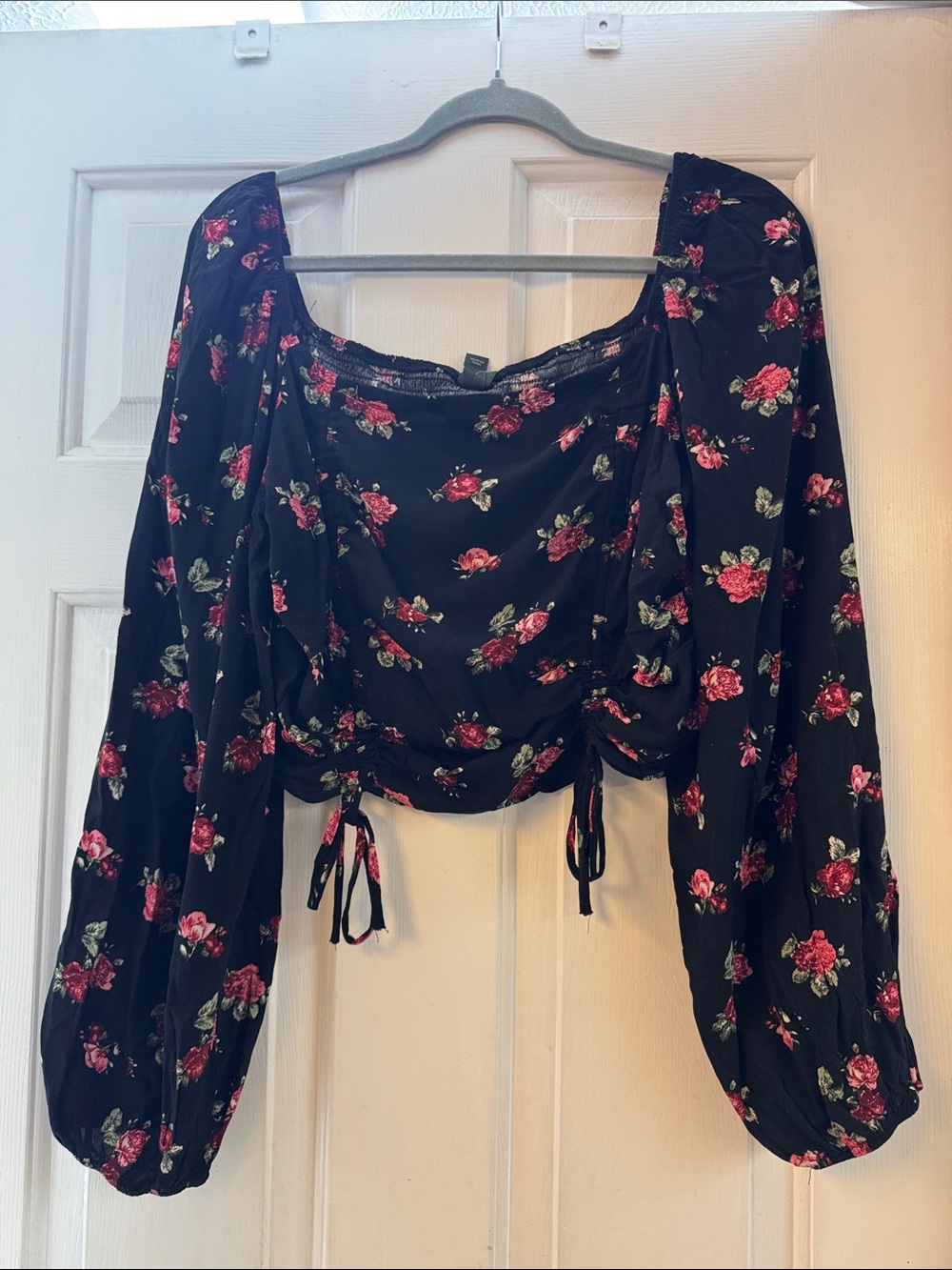 wild fable Black Pink Floral Ruched Crop Top